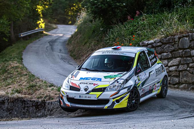Odličen reli za Martina Štucina in Tjašo Medvešek (renault clio R3). Štucin je bil tudi med glavnimi organizatorji relija, tretje mesto med Slovenci pa je za sekundo izgubil na zadnji hitrostni preizkušnji. | Foto: WRC Croatia