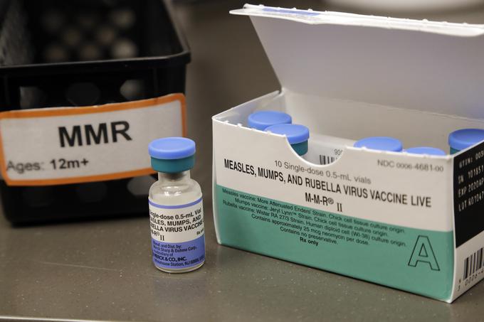 Cepivo MMR, ki prejemnika zaščiti pred ošpicami, pa tudi pred oslovskim kašljem in rdečkami. | Foto: Guliverimage