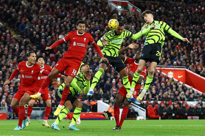 Arsenal Liverpool Gabriel | Osrednji branilec Gabriel Magalhães je z glavo zadel za vodstvo Arsenala že v četrti minuti. | Foto Reuters