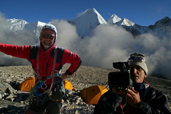 Leta 2005 na Ama Dablamu. Začetek snemanja tv-serije Velikani Himalaje. | Foto: osebni arhiv Vikija Grošlja
