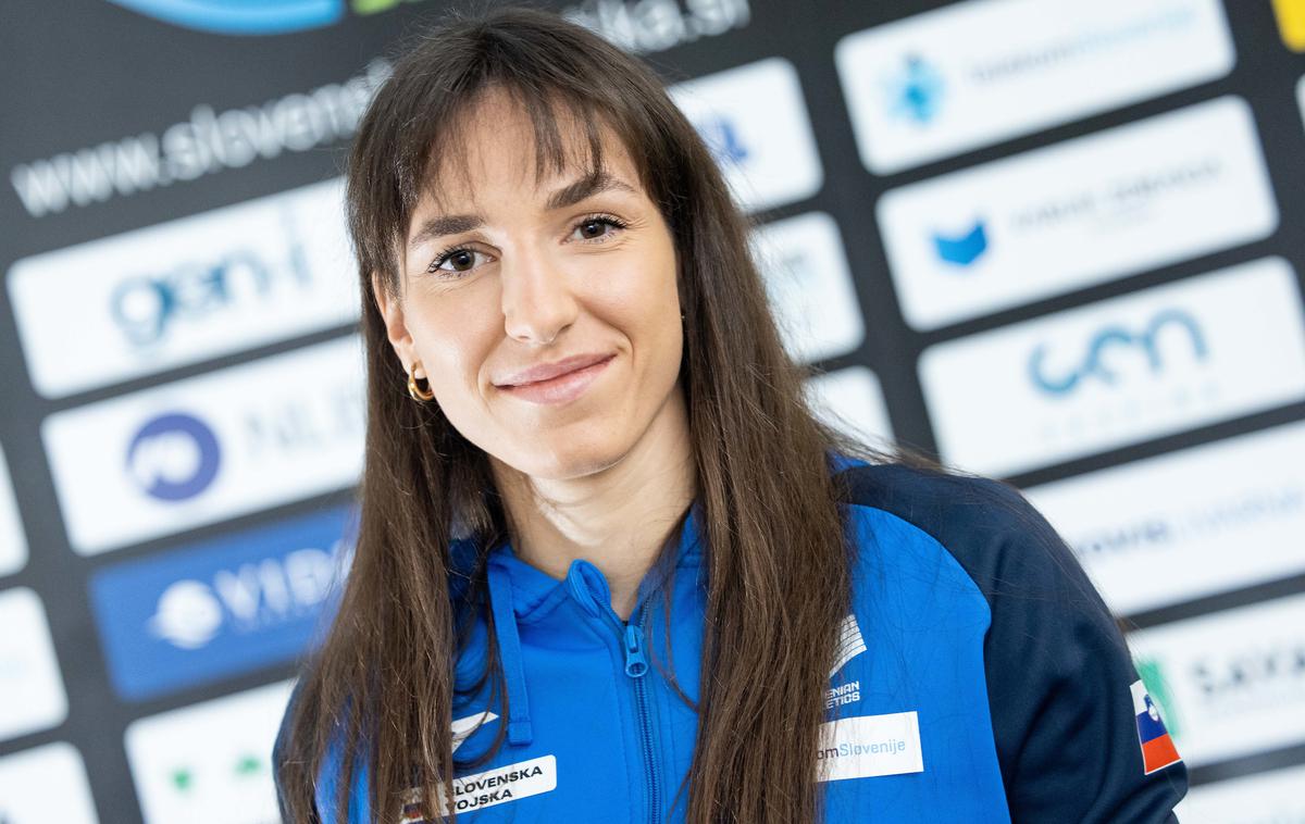 sprejem atletika Lia Apostolovski | Lia Apostolovski je prvič v karieri preskočila 195 cm. | Foto Vid Ponikvar/Sportida