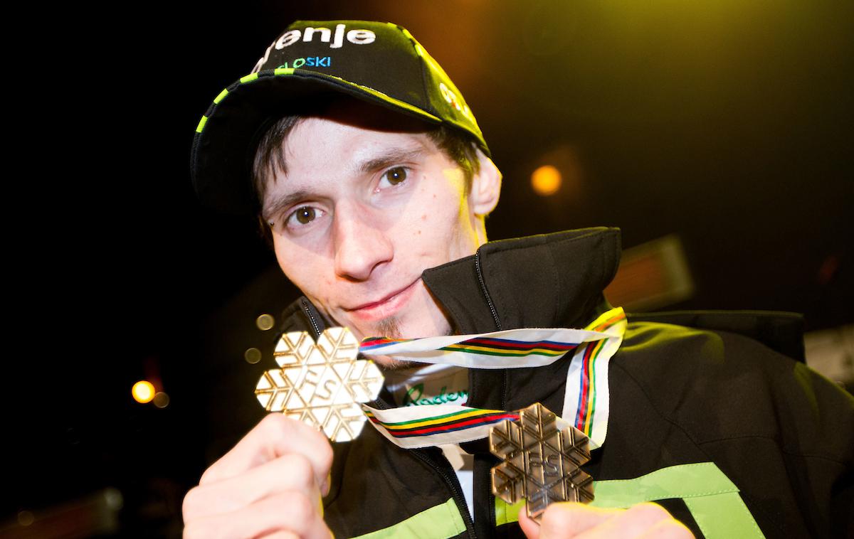 Robert Kranjec | Robert Kranjec in medalja s svetovnega prvenstva v poletih iz leta 2012. V Vikersundu je spisal posebno poglavje zgodovine slovenskega skakanja. | Foto Vid Ponikvar