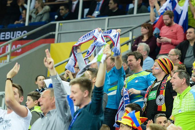 Slovenski navijači so tudi tokrat v velikem številu spremljali slovensko reprezentanco. | Foto: Mario Horvat/Sportida