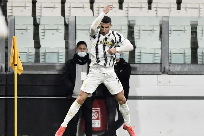 Cristiano Ronaldo | Cristiano Ronaldo je k zmagi nad Crotonejem prispeval dva zadetka in na vrhu lestvice strelcev zamenjal Romeluja Lukakuja. | Foto Reuters