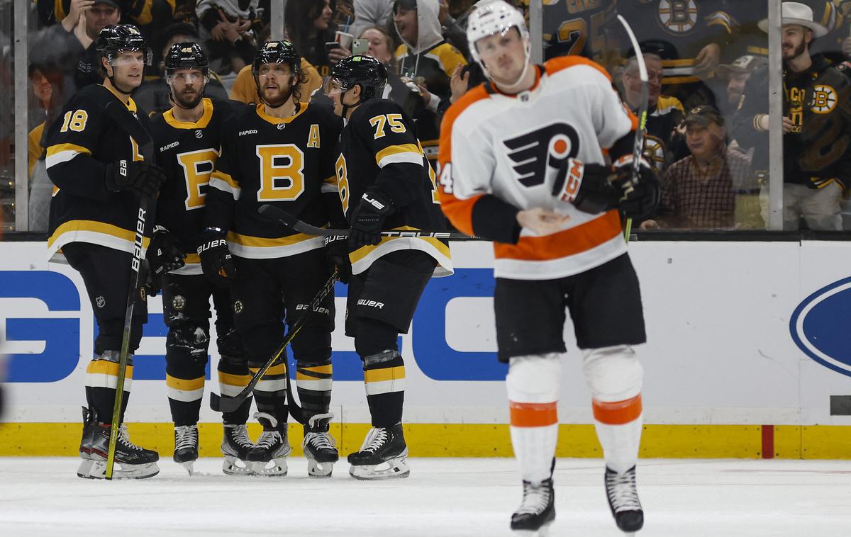 Pavel Zacha, David Krejci, David Pastrnak | Hokejisti Boston Bruins so zanesljivo premagali Philadelphio. | Foto Guliverimage