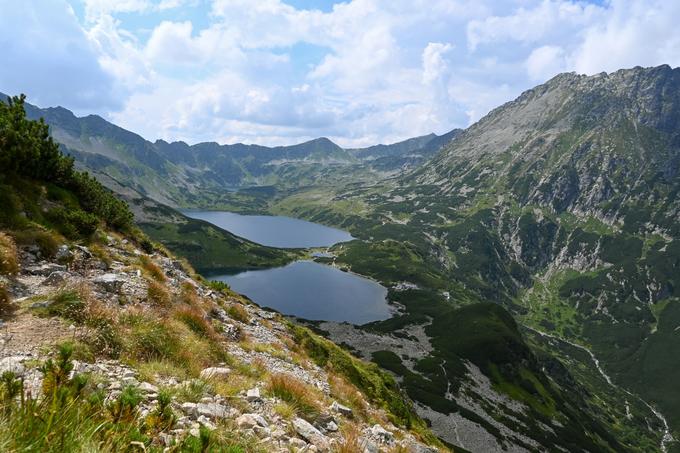 Pogled z najvišje točke pohoda (Swistowa Kopa, 1.858 m) na dolino petih jezer. | Foto: Matej Podgoršek