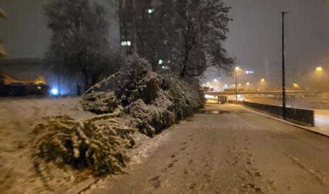 V večjem delu države sneži, na Kredarici v dveh dneh meter in pol snega #foto