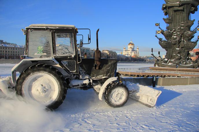 Ruski traktor | V vojni v Ukrajini za Ruse postajajo pomembni tudi traktorji. | Foto Guliverimage