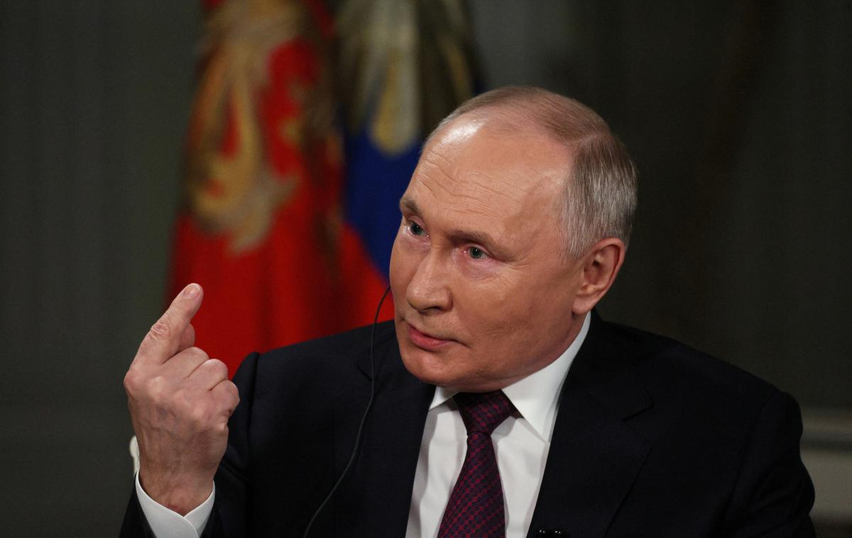 Tucker Carlson, Vladimir Putin, intervju | Ruski predsednik je že v soboto obljubil kaznovanje odgovornih za napad in ga kljub temu, da je odgovornost prevzela skrajna skupina Islamska država, povezoval z Ukrajino.  | Foto Reuters