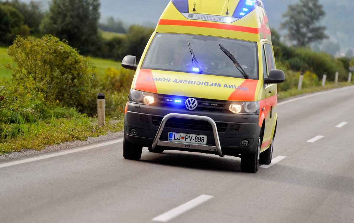 rešilec | Slovenski dežurni zdravnik, ki je na poti spremljal pacienta, je zaudarjal po alkoholu in se nenavadno obnašal. | Foto STA