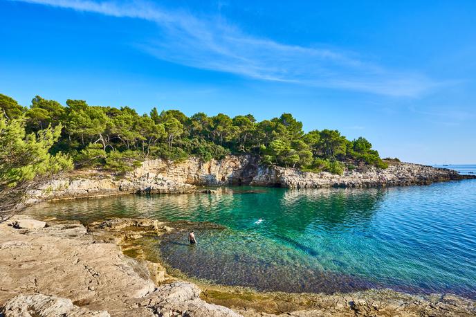 Istra, plaža | Od nedelje do torka bo na Hrvaškem znova stabilno in nadpovprečno toplo.  | Foto Shutterstock