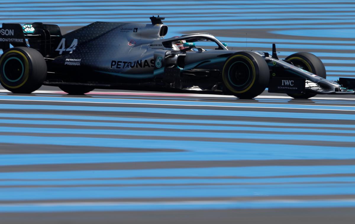 Lewis Hamilton | Lewis Hamilton med današnjim drugim prostim treningom VN Francije. | Foto Reuters