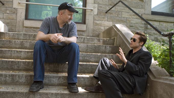 Režiser filma David Fincher v pogovoru z Bradom Pittom. | Foto: 