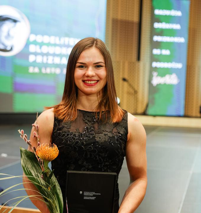 Za še drugo slovensko žensko olimpijsko vstopnico v novi olimpijski kombinaciji balvanov in težavnosti se bo potegovala tudi Vita Lukan, ki je v nedeljo prejela Bloudkovo plaketo za pomemben tekmovalni dosežek v sezoni 2023. | Foto: Mediaspeed