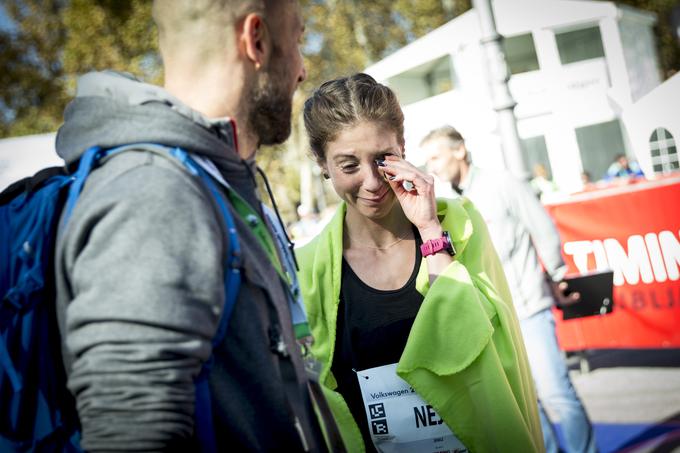 Mali maraton se je v ženski konkurenci najbolje razpletel za Nejo Kršinar, ki je izredno čustveno pospremila zmago na polmaratonu. | Foto: Ana Kovač