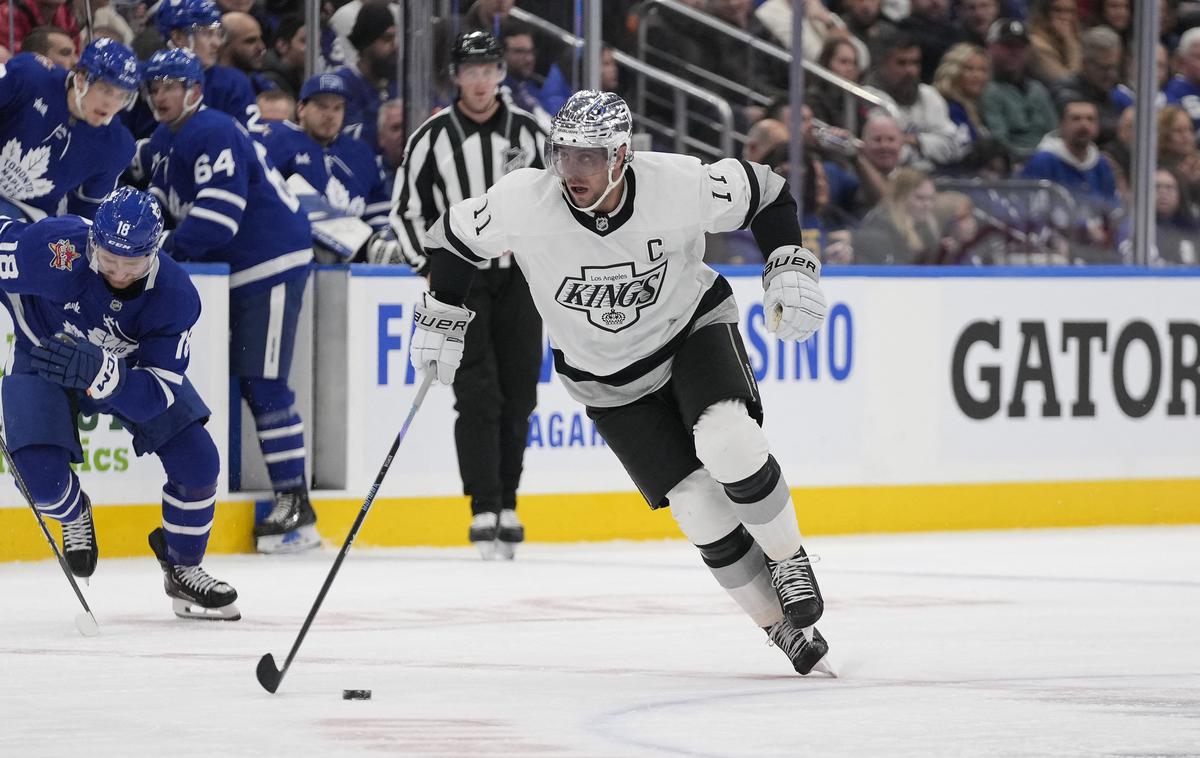 Anže Kopitar | Hokejisti LA Kings so na noč čarovnic s 4:1 premagali Maple Leafs. Anže Kopitar je dosegel podajo za zadnji gol kraljev.    | Foto Reuters