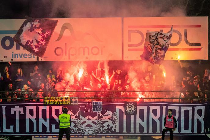 NK Mura NK Maribor Pokal | Denarni seštevek kazni zajema tudi nešportno vedenje navijačev. | Foto Blaž Weindorfer/Sportida