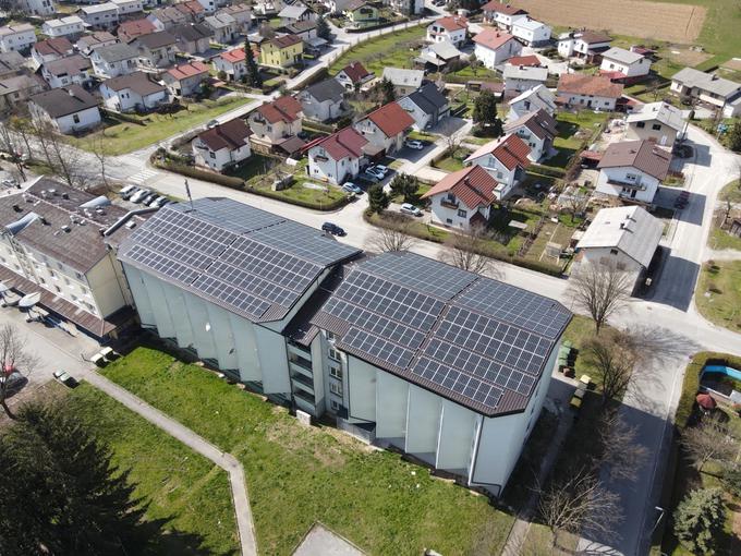 Skupnostna samooskrba na strehi samskega doma v Celju s sončno elektrarno moči 158 kWp je prav tako podprta z razsmerniki in optimizatorji SolarEdge. | Foto: SONCE energija