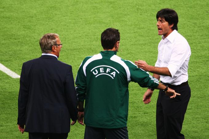 Na evropskem prvenstvu 2008 je v vlogi četrtega sodnika poskrbel za izključitvi selektorja Nemčije Joachima Löwa in Avstrije Josefa Hickersbergerja. | Foto: Getty Images