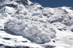 Groza na Tirolskem: snežni plaz zasul vsaj 18 ljudi 