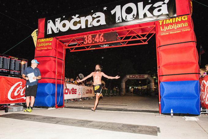Janez Mihovec je bil najhitrejši med bosimi tekači. 10 kilometrov je premagal v času 38:38. | Foto: Peter Podobnik/Sportida