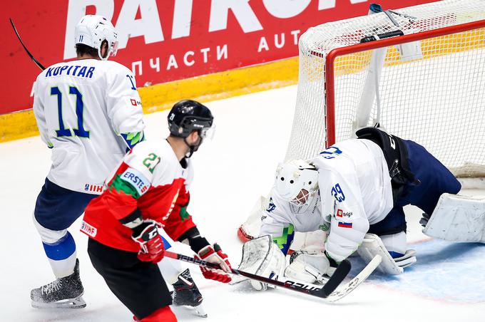 Slovenska hokejska reprezentanca je za prvo zmago na prvenstvu s 6:0 odpravila Madžarsko in naredila velik korak k obstanku. | Foto: Matic Klanšek Velej/Sportida