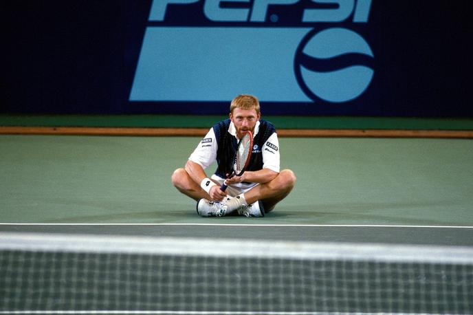 Boris Becker 1994 | Boris Becker je slovel po vročekrvnosti, v začetku kariere je bil večkrat kaznovan zaradi lomljenja loparjev in nadiranja sodnikov, kasneje je to energijo znal sproščati na duhovitejše načine. | Foto Guliverimage