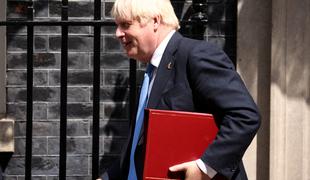 Boris Johnson odstopil kot britanski poslanec