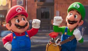 Bratoma Super Mario kopni prednost pred zasledovalci