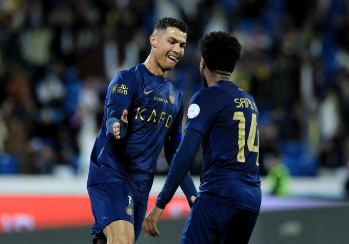 Cristiano Ronaldo je v dobrem letu, odkar nastopa za Al Nassr, proslavljal štiri hat-tricke, skupno pa je za bogati klub iz Riada dal 56 zadetkov. V tej sezoni je na 35 tekmah za Al Nassr dosegel 36 golov. | Foto: Reuters
