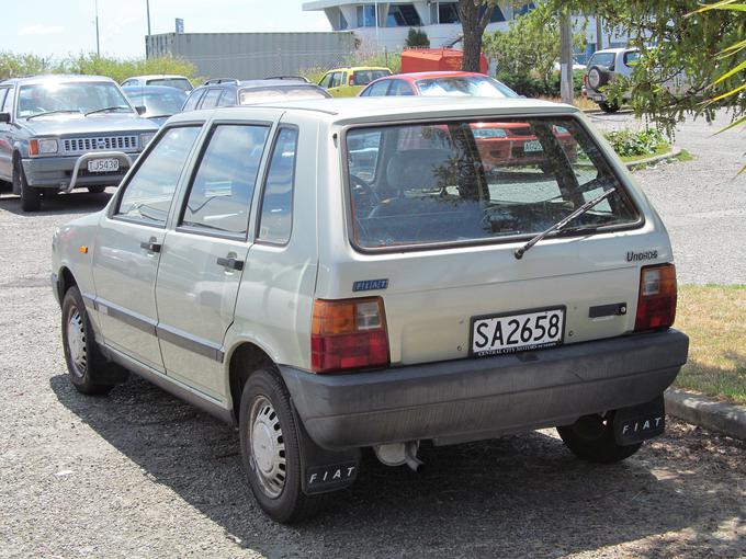 Fiat uno je z 8,8 milijona vozili postal ena proizvodno najbolj razširjenih avtomobilskih platform. Za Fiat je pomenil vmesni model med predhodnikom fiatom 127 in poznejšim puntom. Prvo generacijo una je oblikoval Giorgetto Giugiaro. | Foto: Wikimedia Commons