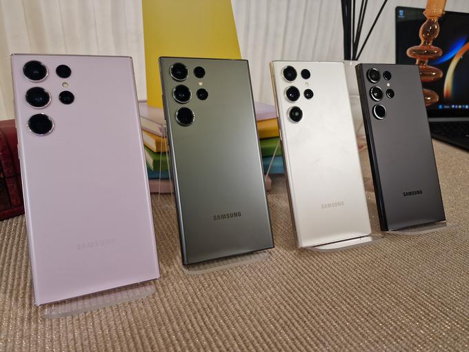 Vse štiri barve telefonov iz serije pametnih telefonov Samsung Galaxy S23. | Foto: J. I.
