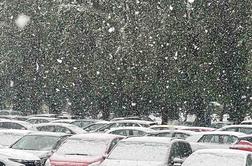 Meja sneženja se bo drastično spustila: burja že ovira promet #video