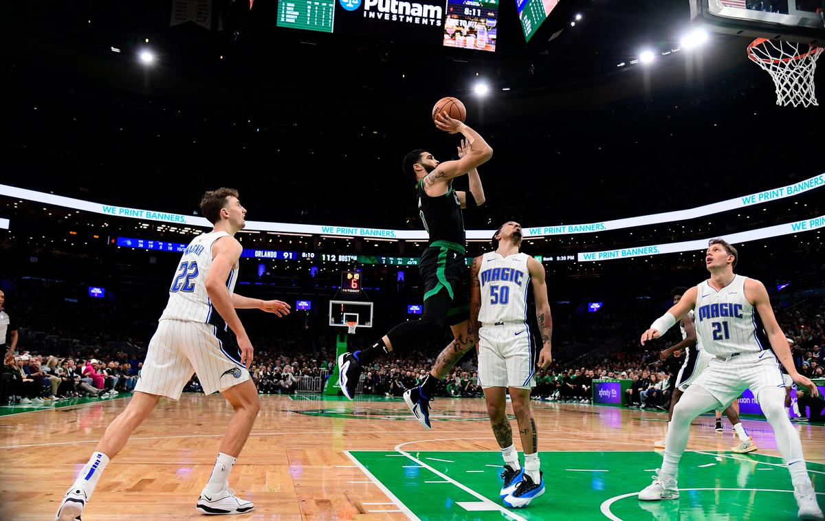 Boston Celtics Orlando Magic  Jayson Tatum | Jayson Tatum je bil s 30 točkami prvi strelec Bostona, še pet soigralcev je bilo dvomestnih. | Foto Reuters