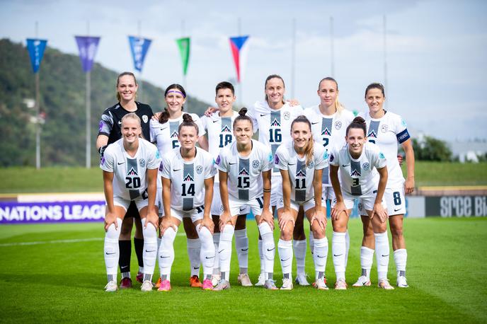 slovenska ženska nogometna reprezentanca | Lara Prašnikar in soigralke so izgubile prvo tekmo pod vodstvom novega selektorja. | Foto www.alesfevzer.com