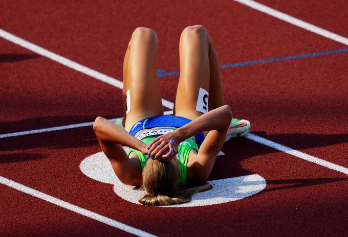 Anita Horvat, ki je na svetovnem prvenstvu navdušila s sedmim mestom, je tokrat sto metrov pred ciljem padla in ostala brez polfinala. | Foto: Reuters