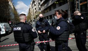 V Franciji z nožem napadel osnovnošolki