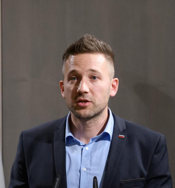 Poslanec NSi Aleksander Reberšek napoveduje, da bodo v stranki, če koalicija njihovih dopolnil v drugi obravnavi predloga zakona ne bo sprejela, vložili pobudo za posvetovalni referendum. | Foto: STA ,