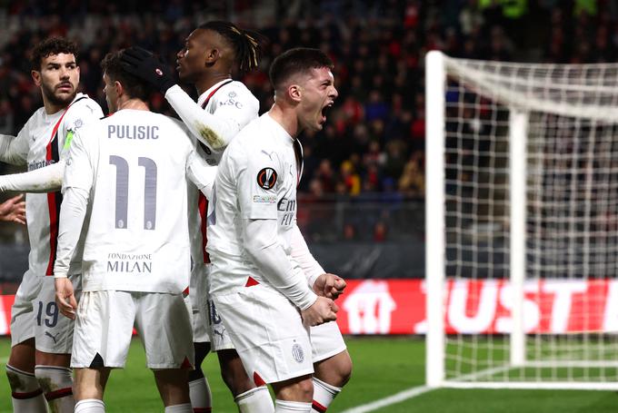 Milan je pri Rennesu branil prednost 3:0, pa nazadnje napredoval po tesnem porazu z 2:3. | Foto: Reuters