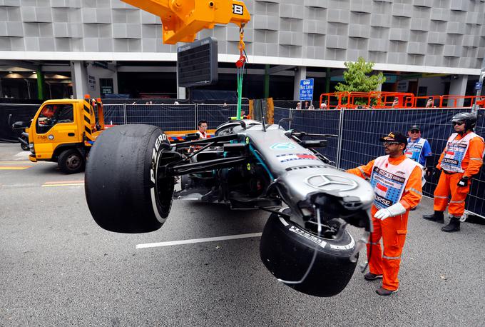 Valtteri Bottas je končal z razbitim dirkalnikom. | Foto: Reuters