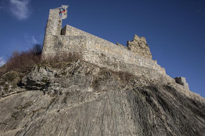 Smledniški Stari grad: v 11. stoletju so gradili utrjen stolp, ki so ga vse do leta 1610 dozidavali. Prvi srednjeveški gospodarji utrdbe so bili grofje Wiemar Orlamunde.  | Foto: Matej Leskovšek