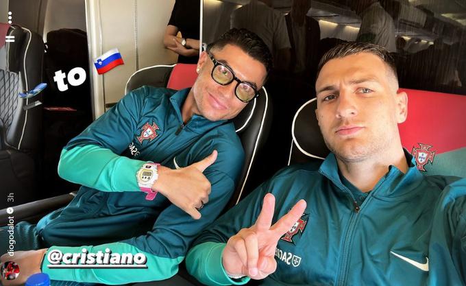Cristiano Ronaldo na letalu proti Sloveniji. | Foto: Instagram