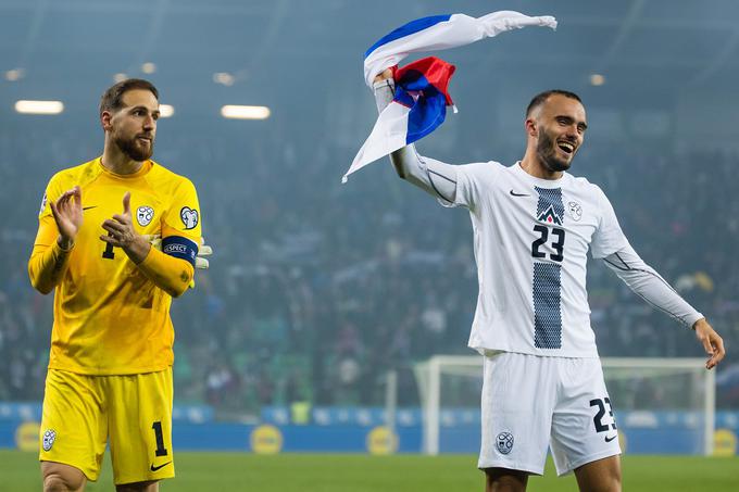 Vanja Drkušić se je z Janom Oblakom po lanski zmagi nad Kazahstanom veselil preboja Slovenije na Euro 2024. | Foto: Grega Valančič/www.alesfevzer.com