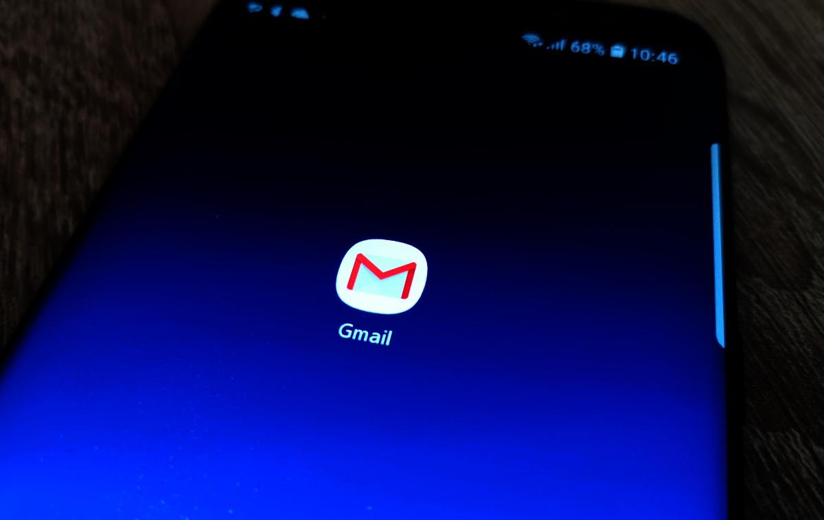 Gmail | Gmail se je ob Googlovi prvoaprilski napovedi pred sedemnajstimi leti marsikomu zdel kot popolna prevara. Ponujal je namreč funkcije, ki so daleč presegale takratno ponudbo brezplačne e-pošte. | Foto Matic Tomšič