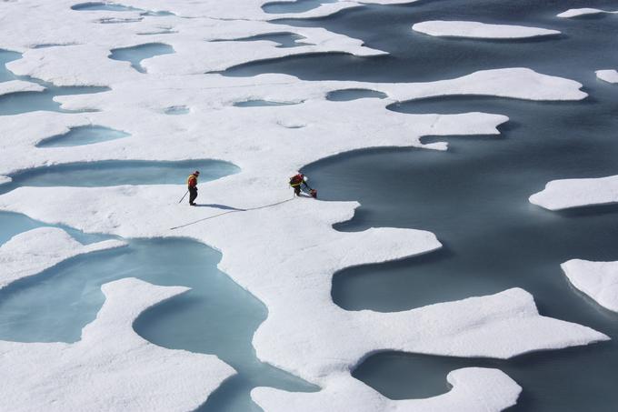 Znanstveniki opozarjajo, da je velik dejavnik pri taljenju ledu globalno segrevanje. | Foto: Reuters