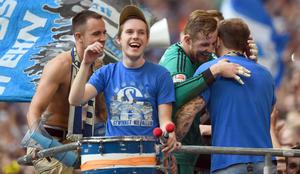 Vsi navijači Schalkeja ne verjamejo v zmago nad Mariborom (video)