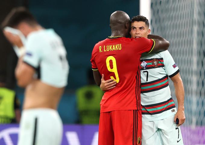 Tako je Romelu Lukaku po zmagi nad Portugalsko tolažil poraženca Cristiana Ronalda. | Foto: Reuters