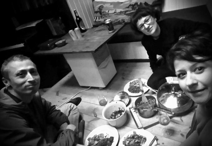 S prijatelji na večerji na ladji v Köbenhavnu.  | Foto: osebni arhiv/Lana Kokl