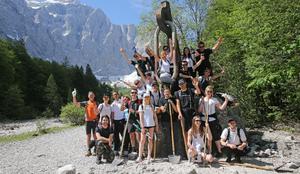 Športni plezalci pomagali očistiti planinske poti v triglavskem narodnem parku