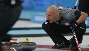 Olimpijski prvak v curlingu ekstremno pijan lomil metle